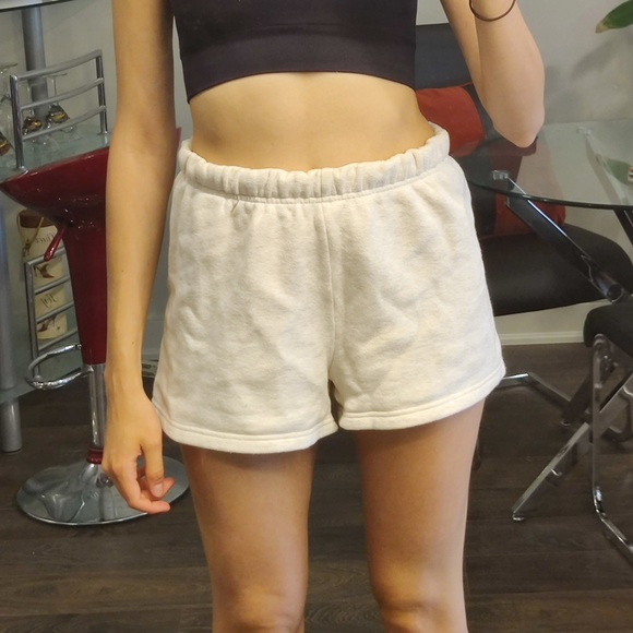 Aritzia TNA Cozy Fleece Perfect Hi-Rise 3" Sweatshort in Heather cloud white - Picture 3 of 11